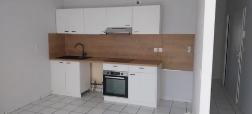 Fabrication et pose d'une cuisine pour un appartement locatif à Boën sur Lignon, Montbrison, Blein Cuisines et Bains